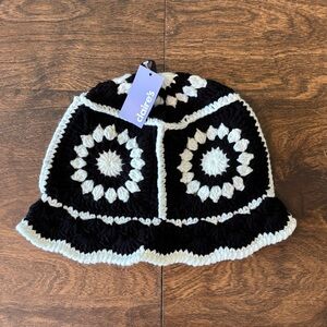 Claire's Black & White Crochet Hat